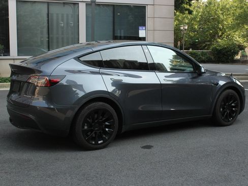 Used 2022 Tesla Model Y Long Range AWD/4WD image 7