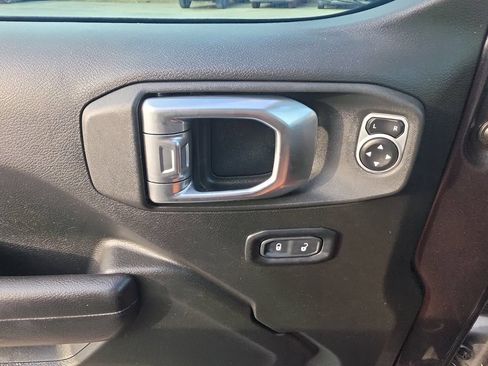 Used 2019 Jeep Wrangler Unlimited Sport S AWD/4WD image 23