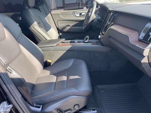 Used 2024 Volvo XC60 B5 Plus w/ Protection Package Premier AWD/4WD image 9