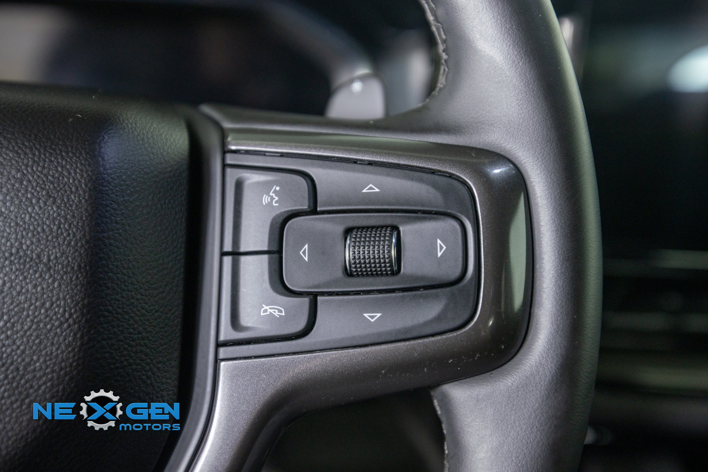 Used 2025 Chevrolet Silverado 1500 ZR2 w/ Technology Package AWD/4WD image 16