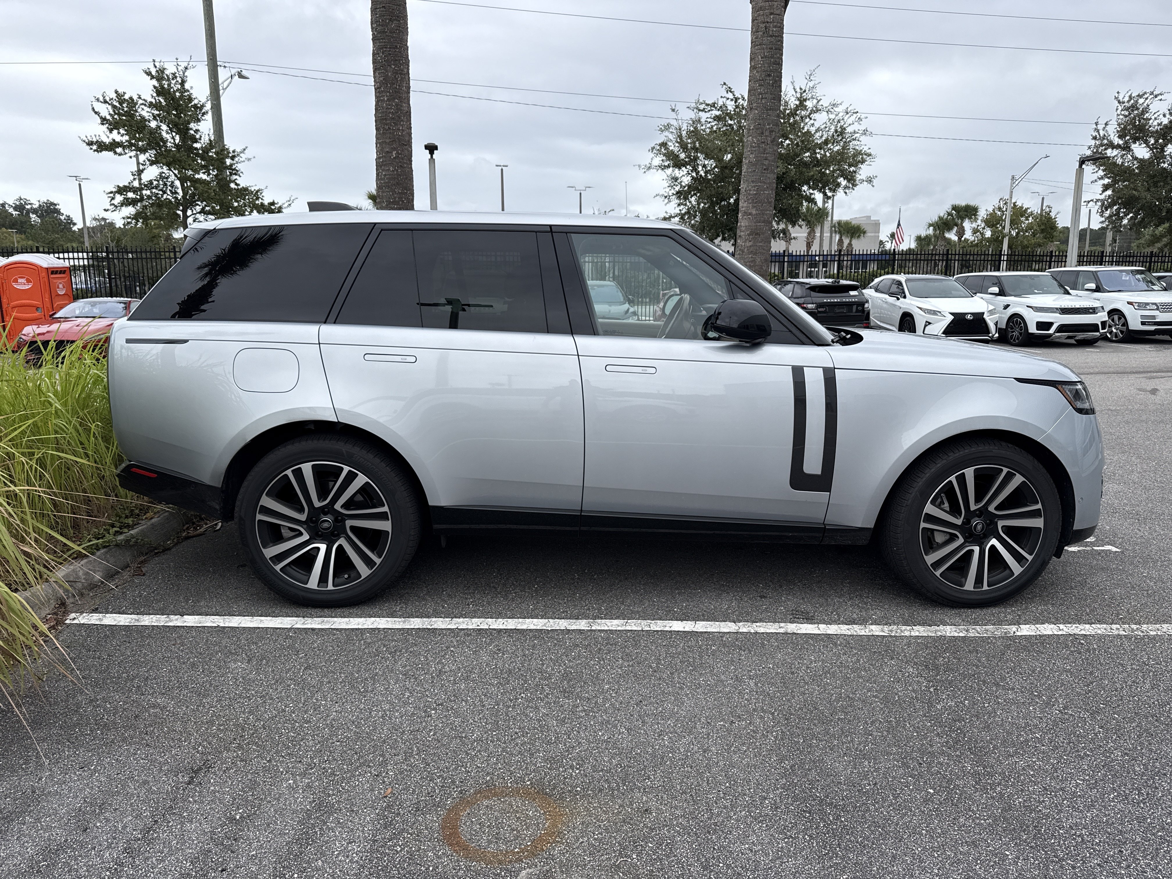 Used 2023 Land Rover Range Rover SE AWD/4WD image 3