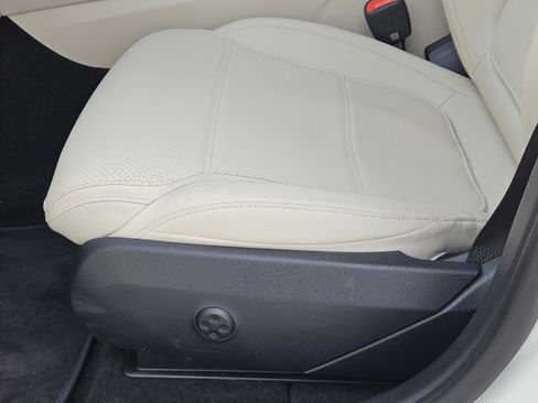 Used 2025 Mercedes-Benz GLC 300 4MATIC image 21