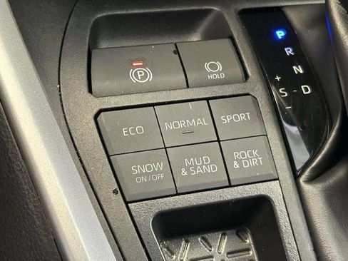 Used 2025 Toyota RAV4 XLE AWD/4WD image 21