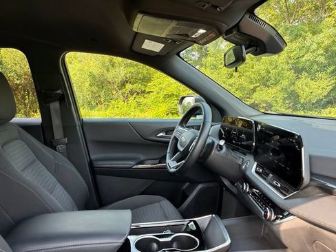 Used 2025 Chevrolet Equinox LT FWD image 29