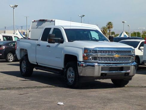Used 2019 Chevrolet Silverado 2500 W/T AWD/4WD image 2