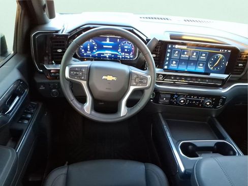 Used 2025 Chevrolet Silverado 2500 LTZ w/ LTZ Premium Package image 15