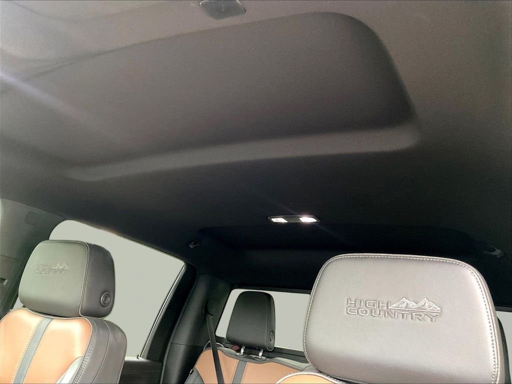 Used 2022 Chevrolet Silverado 2500 High Country w/ Technology Package AWD/4WD image 7