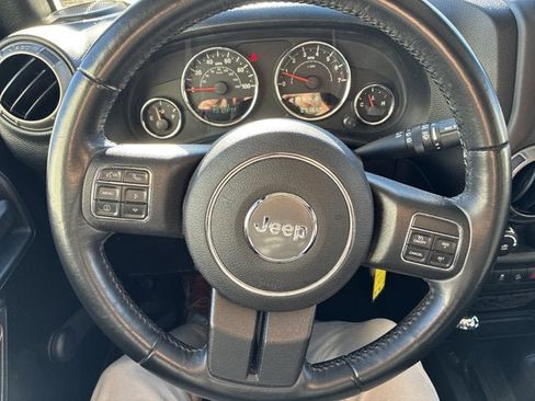 Used 2018 Jeep Wrangler Unlimited Sport w/ Connectivity Group image 18