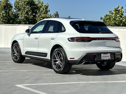 Certified 2026 Porsche Macan AWD/4WD image 3