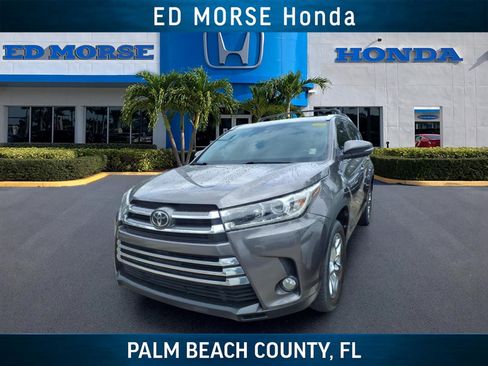 Used 2017 Toyota Highlander Limited image 1