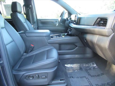 Used 2025 Chevrolet Tahoe Z71 AWD/4WD image 10