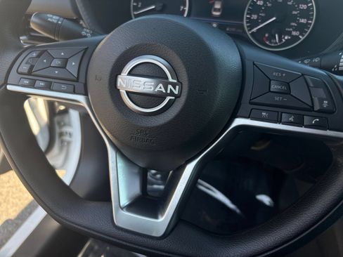 Used 2025 Nissan Sentra SV FWD image 22