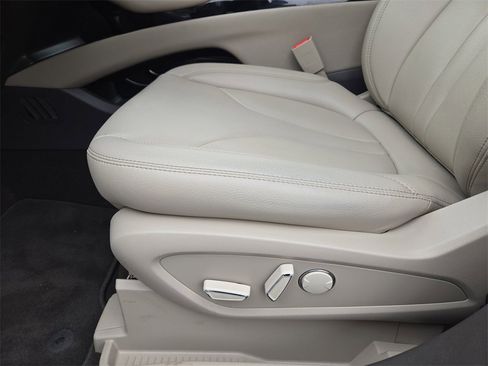 Used 2023 Lincoln Nautilus FWD w/ Premium Package image 24