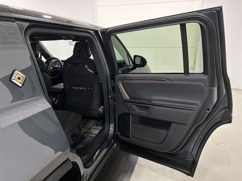 Used 2025 Rivian R1S Premium image 19