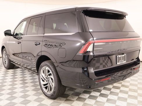 New 2026 Lincoln Navigator Reserve AWD/4WD image 25