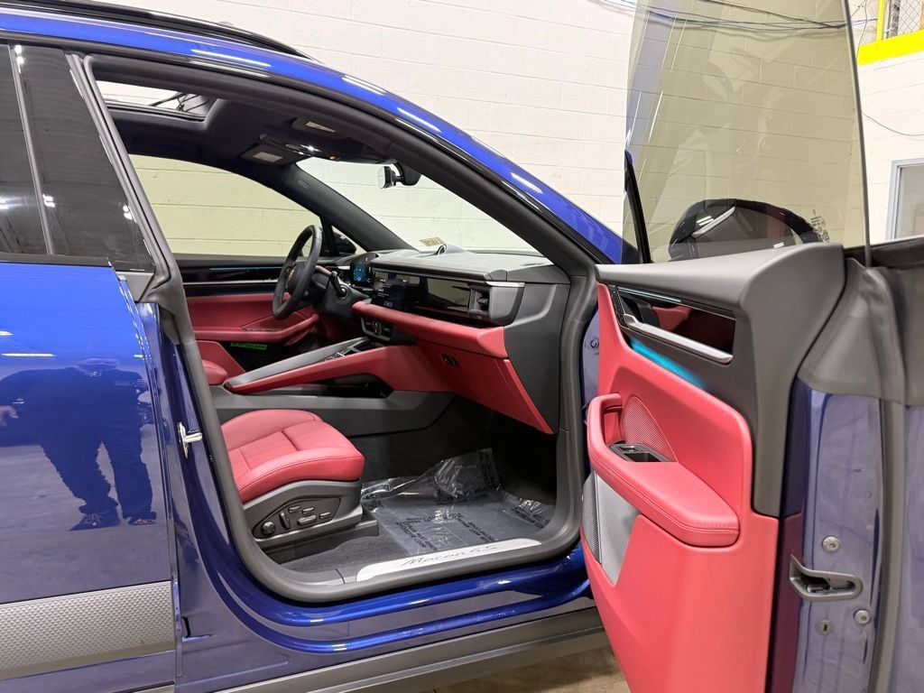 Used 2025 Porsche Macan 4S Electric w/ Premium Package AWD/4WD image 39