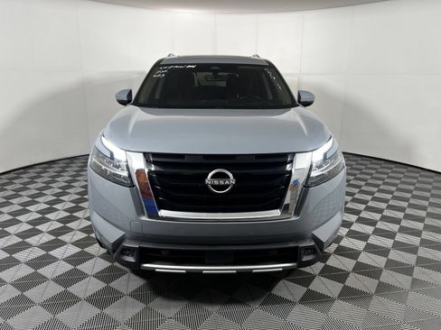 Used 2023 Nissan Pathfinder Platinum AWD/4WD image 2