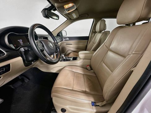 Used 2022 Jeep Grand Cherokee Laredo E RWD image 13