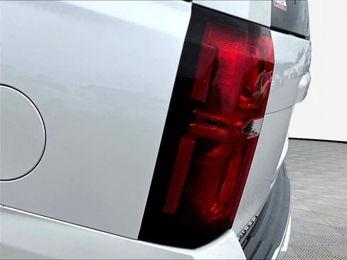 Used 2020 Chevrolet Suburban Premier AWD/4WD image 23