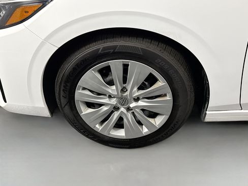 Used 2024 Nissan Sentra S FWD image 38