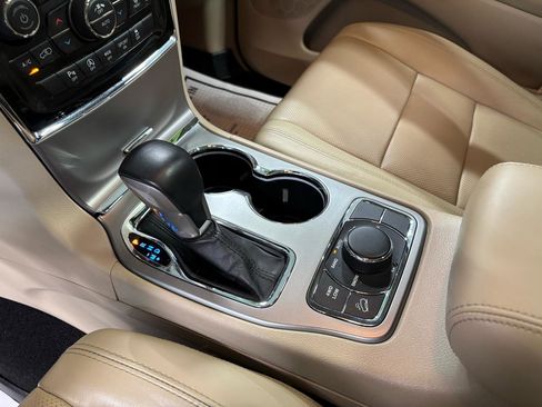 Used 2020 Jeep Grand Cherokee Limited w/ Luxury Group II AWD/4WD image 35