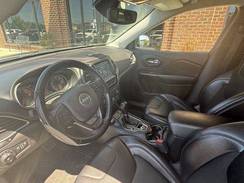 Used 2019 Jeep Cherokee Trailhawk w/ Comfort/Convenience Group AWD/4WD image 18