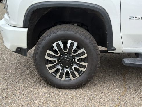 Used 2022 Chevrolet Silverado 2500 High Country w/ Technology Package AWD/4WD image 9