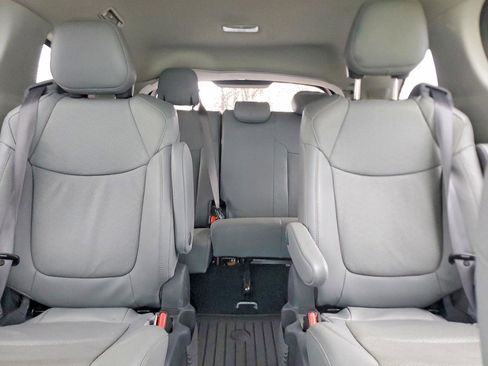 Used 2024 Toyota Sienna Limited AWD/4WD image 7