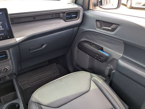 Used 2025 Ford Maverick Lobo AWD/4WD image 15