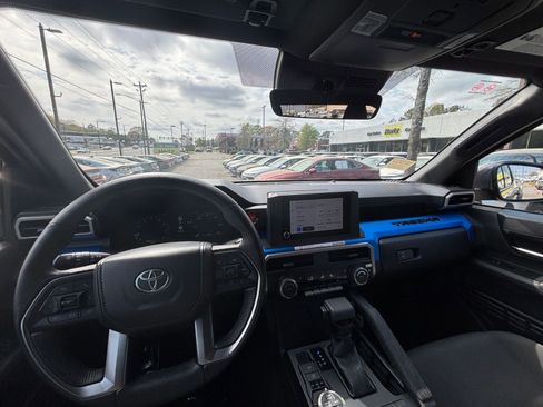 Used 2025 Toyota Tacoma TRD Off-Road AWD/4WD image 33