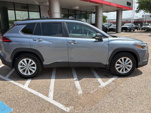 Used 2026 Toyota Corolla Cross LE w/ Moonroof Package image 2