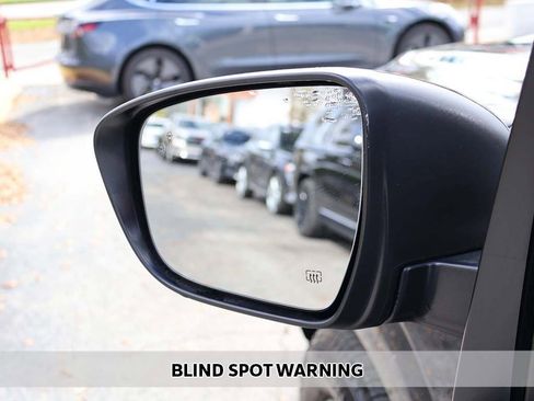 Used 2025 Nissan Frontier SV w/ SV Convenience Package image 5