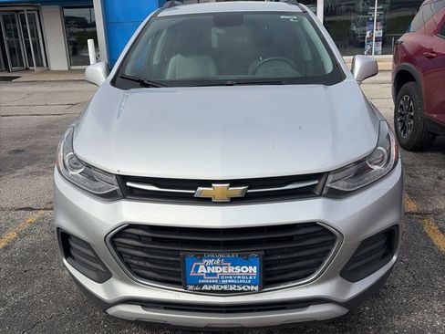 Used 2019 Chevrolet Trax LT w/ LT Convenience Package FWD image 2