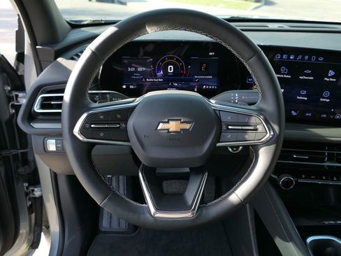 Used 2025 Chevrolet Traverse LT image 19