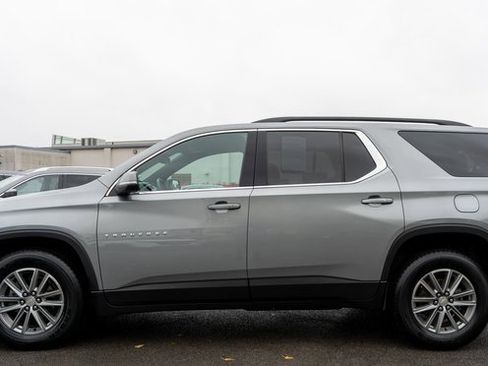 Used 2023 Chevrolet Traverse LT image 9