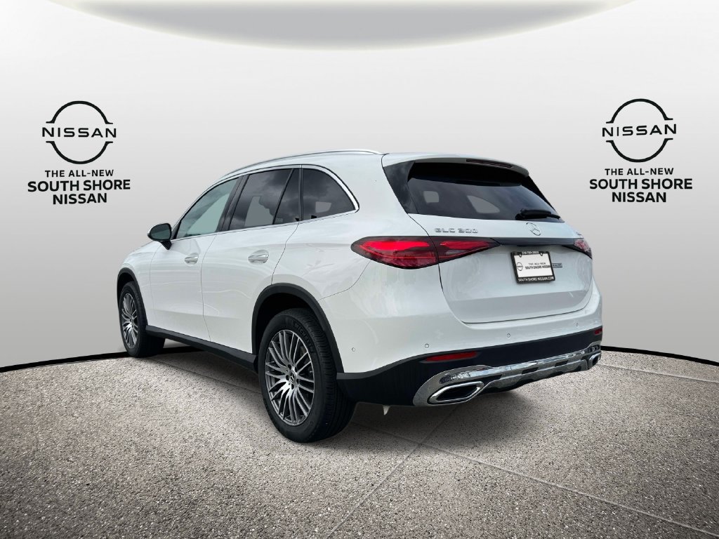 Used 2025 Mercedes-Benz GLC 300 4MATIC image 7