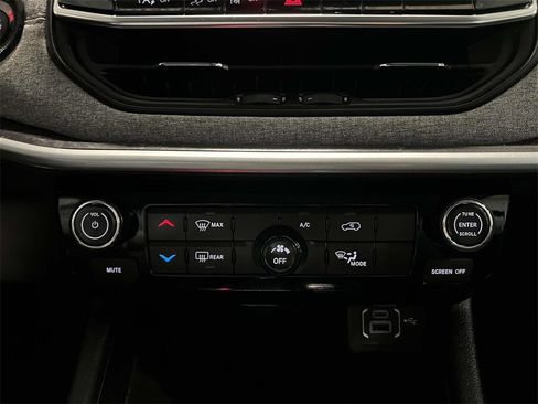 Used 2022 Jeep Compass Latitude image 31