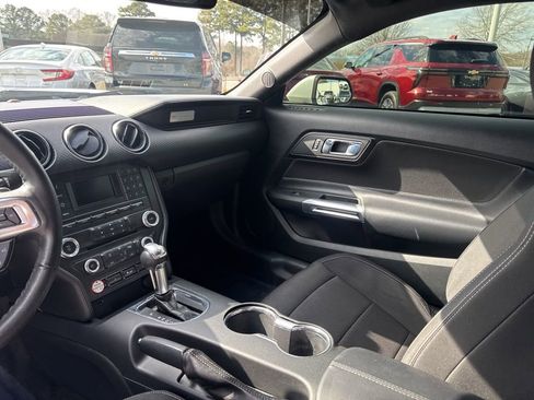 Used 2017 Ford Mustang Coupe image 11