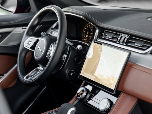 Used 2025 Jaguar F-PACE R-Dynamic S image 30