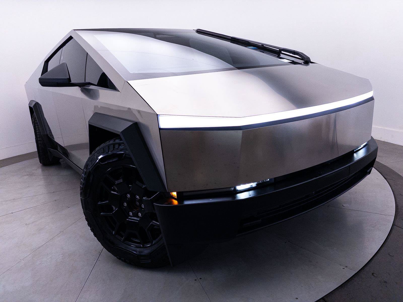 Used 2024 Tesla Cybertruck AWD Crew Cab image 9