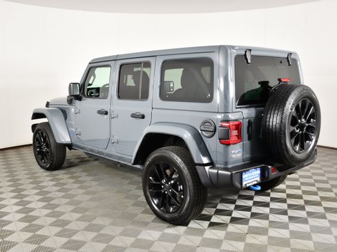 Used 2024 Jeep Wrangler Unlimited Sahara AWD/4WD image 8