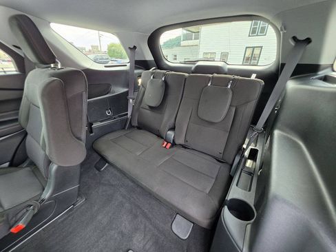 Used 2023 Ford Explorer XLT AWD/4WD image 18