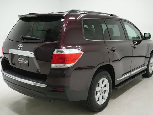 Used 2012 Toyota Highlander FWD w/ Tech Pkg image 4