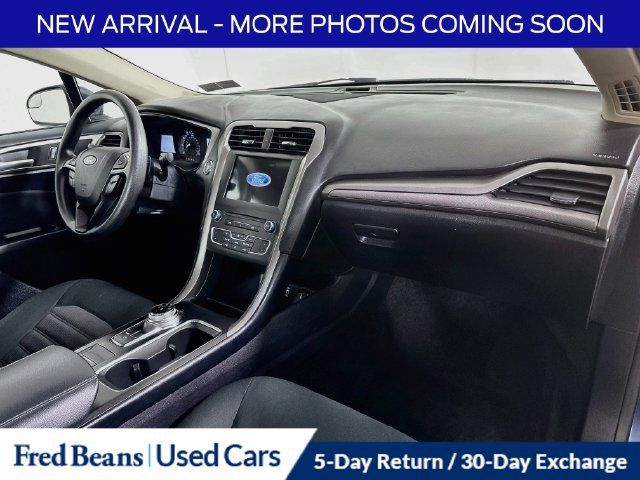 Used 2018 Ford Fusion SE w/ Fusion SE Technology Package FWD image 33