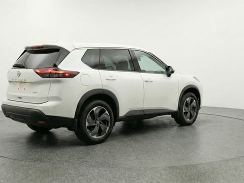 Used 2025 Nissan Rogue SV image 9