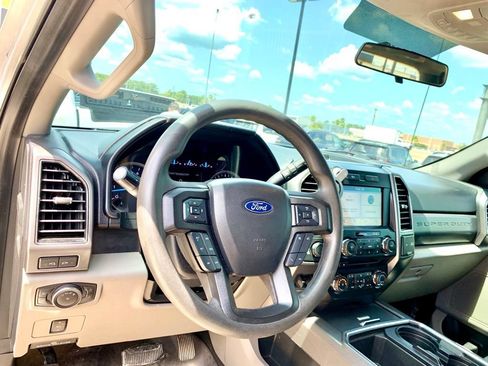 Used 2018 Ford F250 XLT w/ XLT Premium Package AWD/4WD image 14