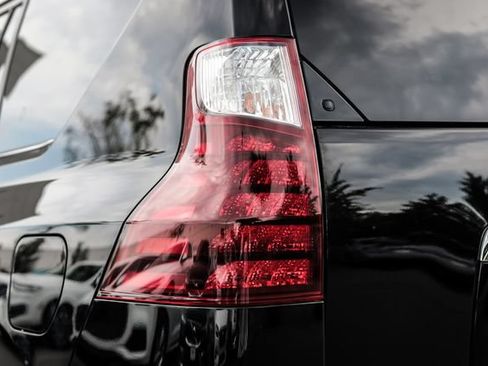 Used 2018 Lexus GX 460 Premium AWD/4WD image 25