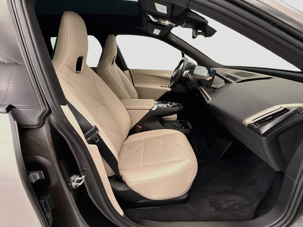 Certified 2024 BMW iX xDrive50 w/ Premium Package AWD/4WD image 19