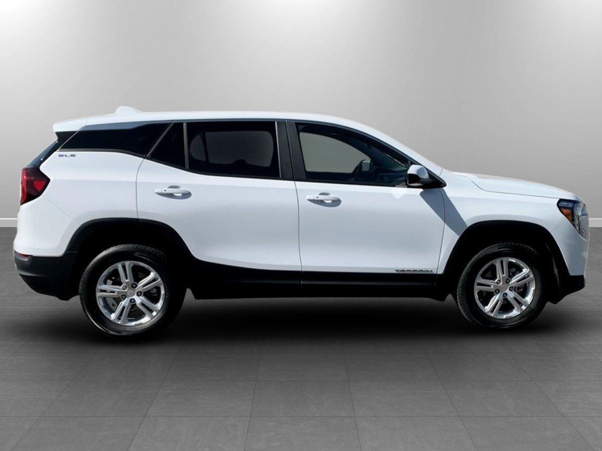Used 2024 GMC Terrain SLE AWD/4WD image 8