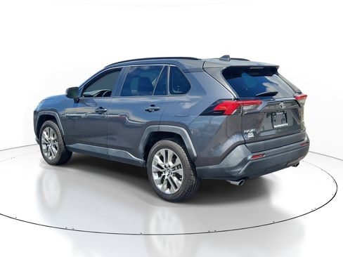Used 2019 Toyota RAV4 XLE Premium FWD image 4